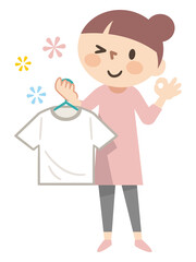 洗濯物を持つ笑顔の若い女性