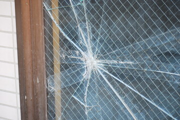 千葉県船橋市で防犯フィルム・ガラスフィルム施工ならバクへ