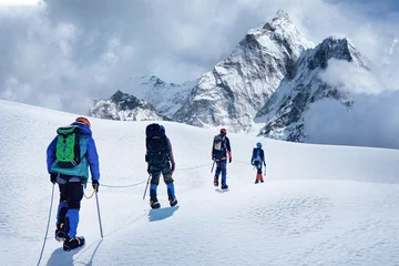 Papier Peint photo autocollant Everest Group of climbers with backpacks on the glacier. Success, freedom and happiness, achievement in mountains. Climbing sport concept.