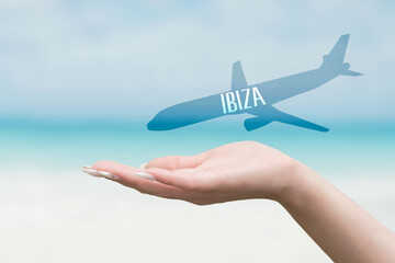 Urlaub am Strand und Flugzeug nach Ibiza