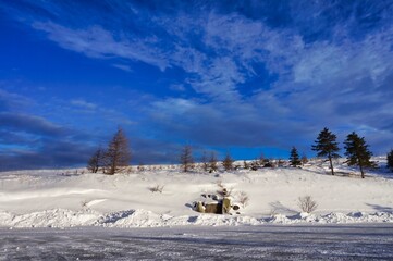 【冬山イメージ】厳冬期の雪と空