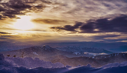 【冬山イメージ】厳冬期の雪と空