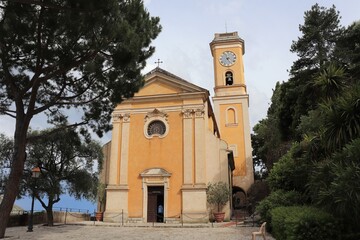 Fototapeta na wymiar Eglise catholique du village de Eze vue de l'extérieur, ville de Eze, département des Alpes Maritimes, France