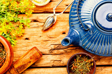 Obraz na płótnie Canvas Herbal tea with hypericum