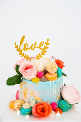 Fototapeta na wymiar birthday cake with flowers