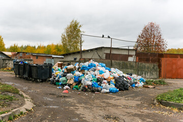 Fototapeta premium Overflowing trash cans. Damaging the planet's ecology