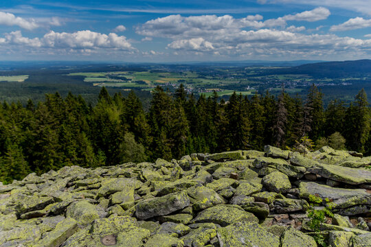Sonniger Ausflug an einen Sommertag Tag durch das Fichtelgebirge - Bischofsgr&uuml;n/Deutschland
