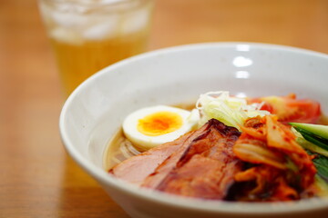キムチの乗った冷麺