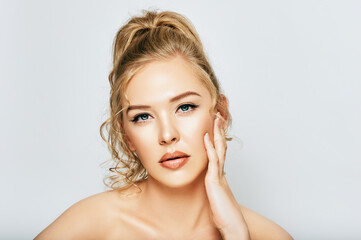 Naklejka premium Close up portrait of beautiful young woman on white background