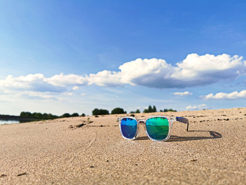 Sonnenbrille am Strand - Sunglasses at Beach