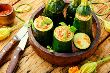 Zucchini stuffed with rice