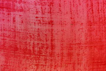 Rote Oberfläche mit einem Muster von Pinselstrichen