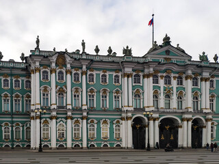 Obraz premium piękny stary budynek w stylu europejskim z ozdobną fasadą