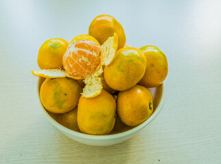Imperfect tangerines in a white bowl