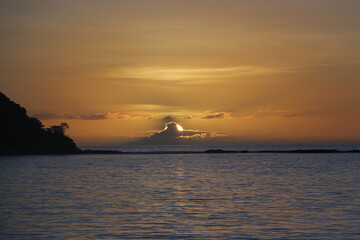 Fototapeta premium Sunset in the Fidjian sea