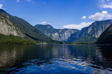 Fototapeta na wymiar mountain lake in the alps