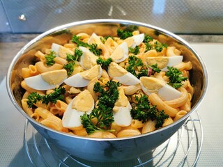 Eiersalat, Nudelsalat mit Petersilie 