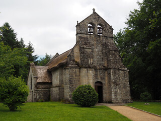 seule église au toit de chaume - France