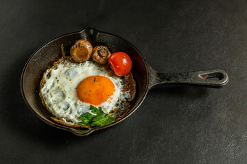 朝食セット　breakfast made from a cast iron frying pan