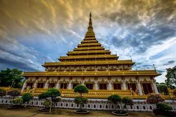 Fototapeta premium Background of the major tourist attractions in Khon Kaen (Phra Mahathat Kaen Nakhon) is a large pagoda with 9 floors, Thai tourists and foreigners come to see the beauty and travel in Thailand always.