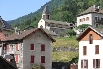 Fototapeta na wymiar Small French village located in the Alps mountain