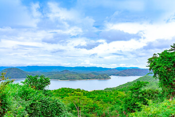 Obraz premium Beautiful scenery views of nature with a large reservoir above the Srinagarind Dam at Rai Ya Yam in Si Sawat District, Kanchanaburi Thailand.