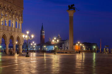 Fototapeta premium Venice. St. Mark's Square at dawn.