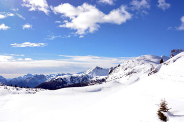 Fototapeta na wymiar high in the mountains in the snow on the Valparola pass
