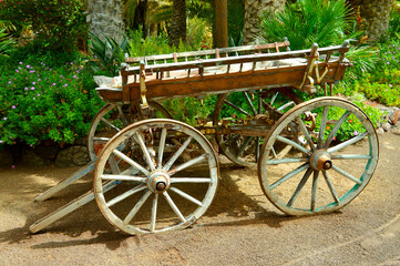 Fototapeta na wymiar Old wooden carriage