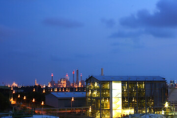 Fototapeta premium The light of a petrochemical factory that is normally produced on nights with full stars.