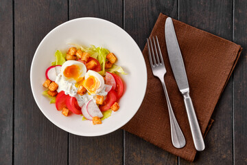 Salad with tomato, radish, egg and crouton