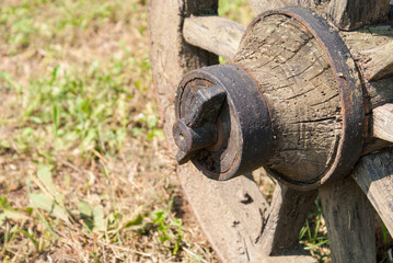 Dettaglio ruota carro antico