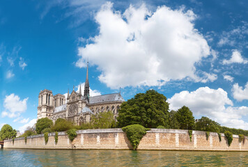 Obraz premium Undamaged east facade of Notre Dame de Paris in Springtime before the fire. Seasonal Spring travel background, panoramic image of undamaged famous French landmark across river Seine.