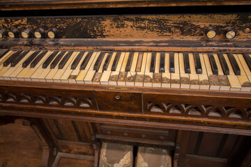 Fototapeta na wymiar Old vintage piano