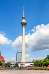 Berliner Fernsehturm am Alexanderplatz © Comofoto
