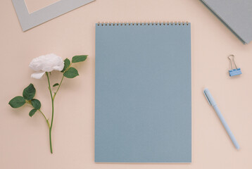 Layout of office supplies with blank notepad. Copy space, mockup, flat lay.