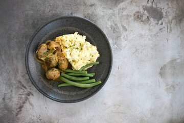 Meatballs with Gravy, Mashed Potatoes and Green Beans