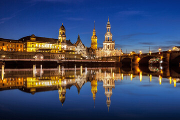 Obraz premium blaue Stunde am Elbufer un Dresden