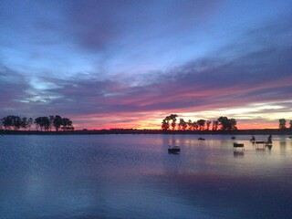 Estanque al amanecer
