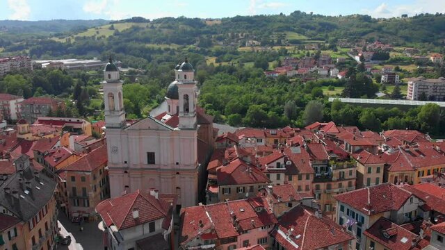 Vista aerea di Piazza Assunta a Ovada (AL).