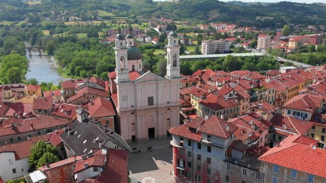 Vista aerea di Piazza Assunta a Ovada (AL).