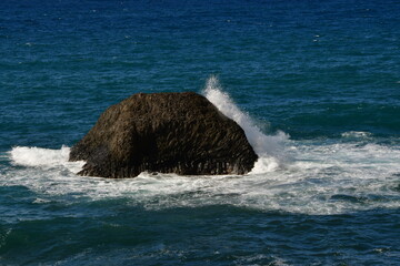 ROCAS EN EL MAR