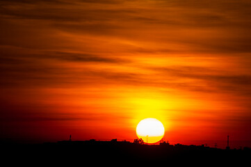 Obraz premium sky, sunset, night, sun, city, sunrise, clouds, light, blue, landscape, evening, dark, road, orange, car, morning, cloud, horizon, nature, dusk, london, travel