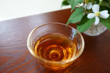 ドクダミの花とドクダミ茶