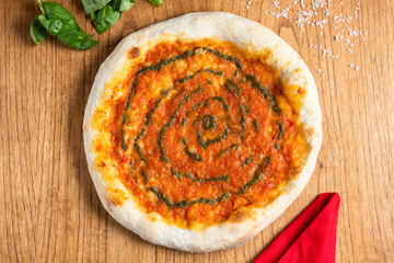 pizza con salsa