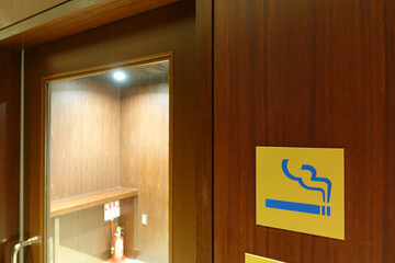 ホテルの喫煙室