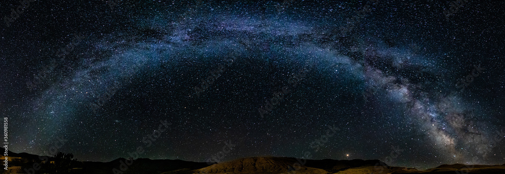 Wall mural complete milky way arch over yellowstone national park new moon july 2018