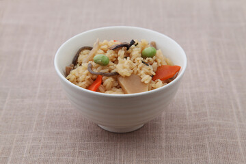 枝豆と筍の炊き込み 五目 おこわ ご飯 テーブル