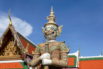 Fototapeta premium Wat Phra Kaew and Grand Palace in sunny day