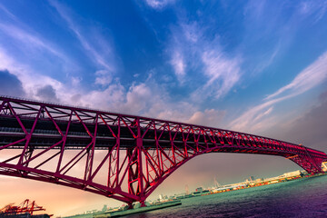 日本最大のトラス橋　大阪　港大橋の夕景
